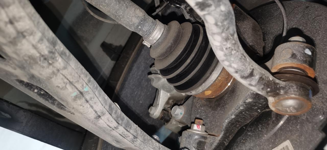 东风风行风行T5 EVO 买了4个月开了3600多公里，回家前保养，这个生锈正常嘛？