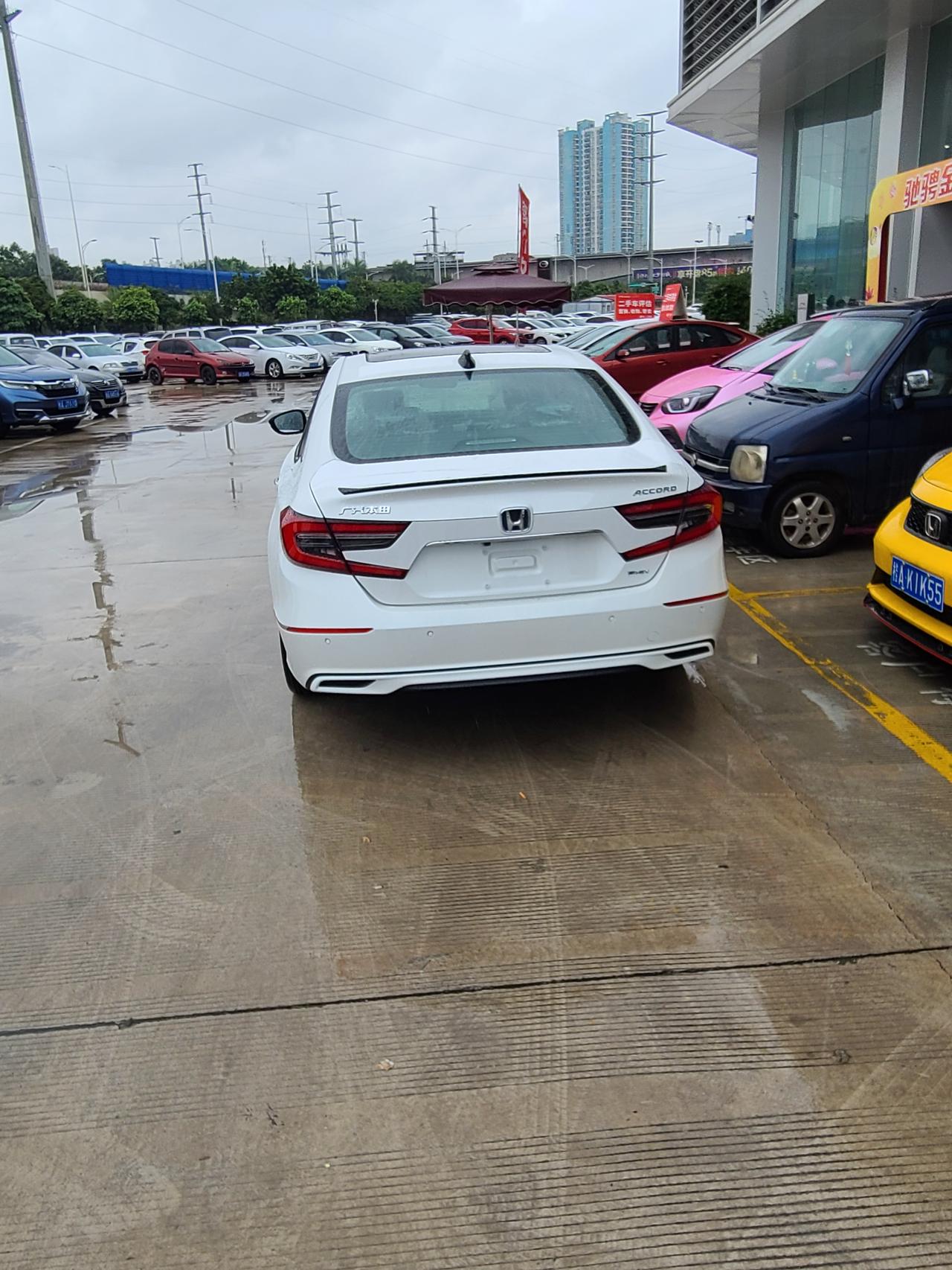 本田雅阁 纪念一下，提车10.5代锐智一个月，第一辆车没啥问题，大家早买早享受，经常大脚油门也就5.4的油耗