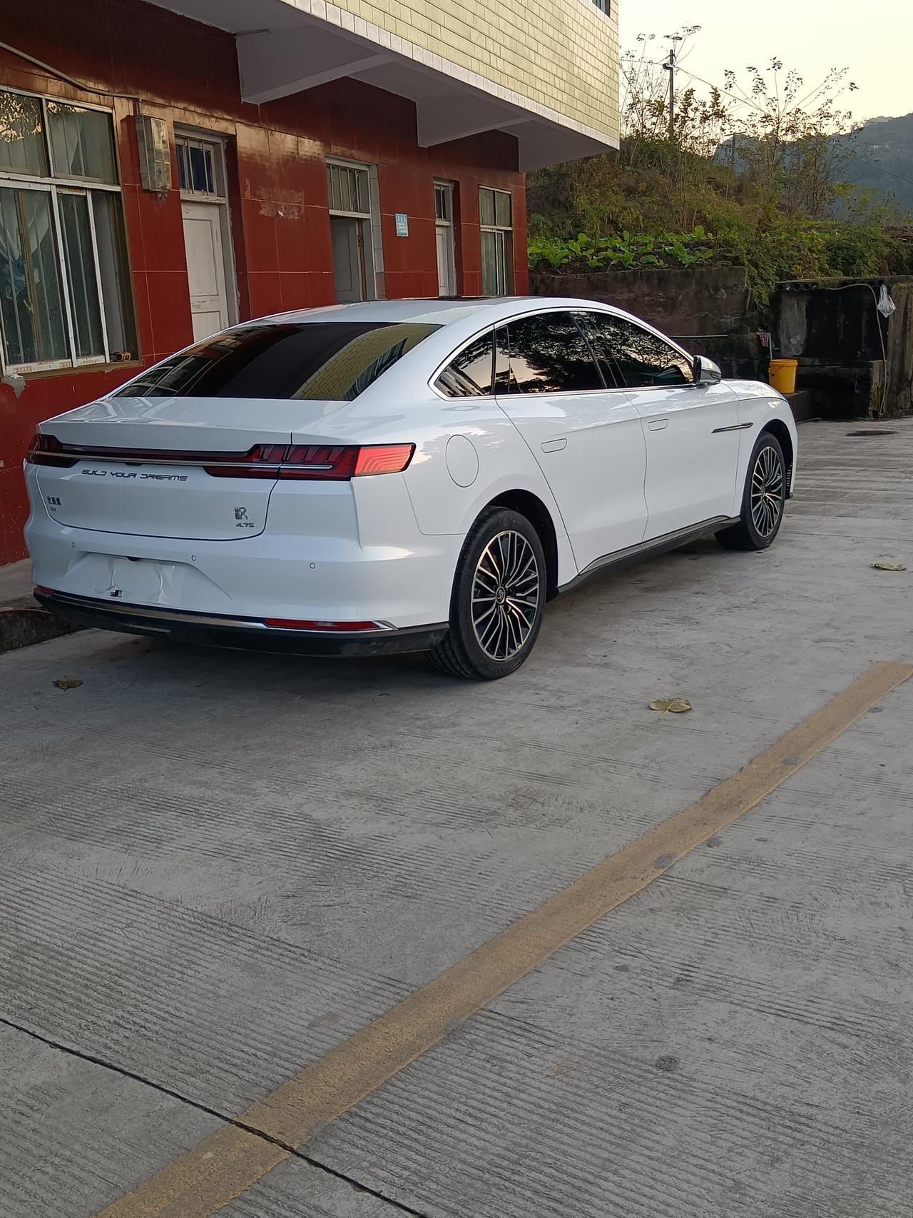 比亚迪汉DM 你们的车有没有感觉车灯照不远啊！远光感觉跟近光似的一样都不远！车灯已经调到最高了!