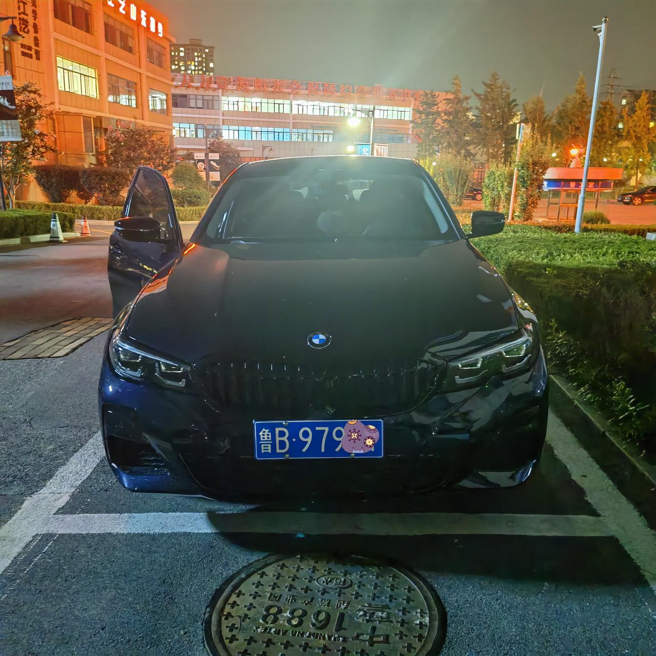 宝马3系 坐标山东青岛，赶了波现款三系的末班车，8月底提车，325i耀夜。找青岛本地的车友组织