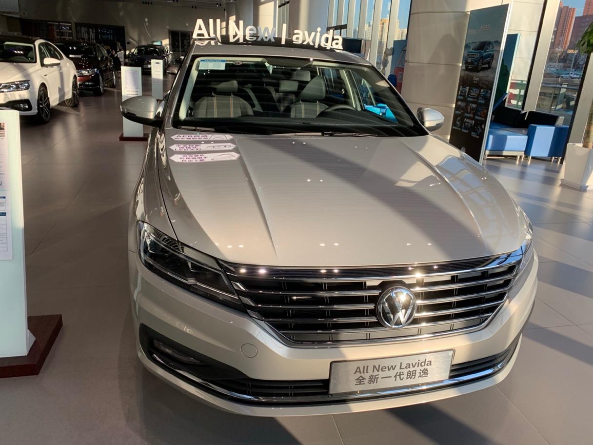 2018款1.4T朗逸Plus 舒适版多少钱可以入手。今天在4S店看价格是裸车130,000。落地的话差不多15。价格是