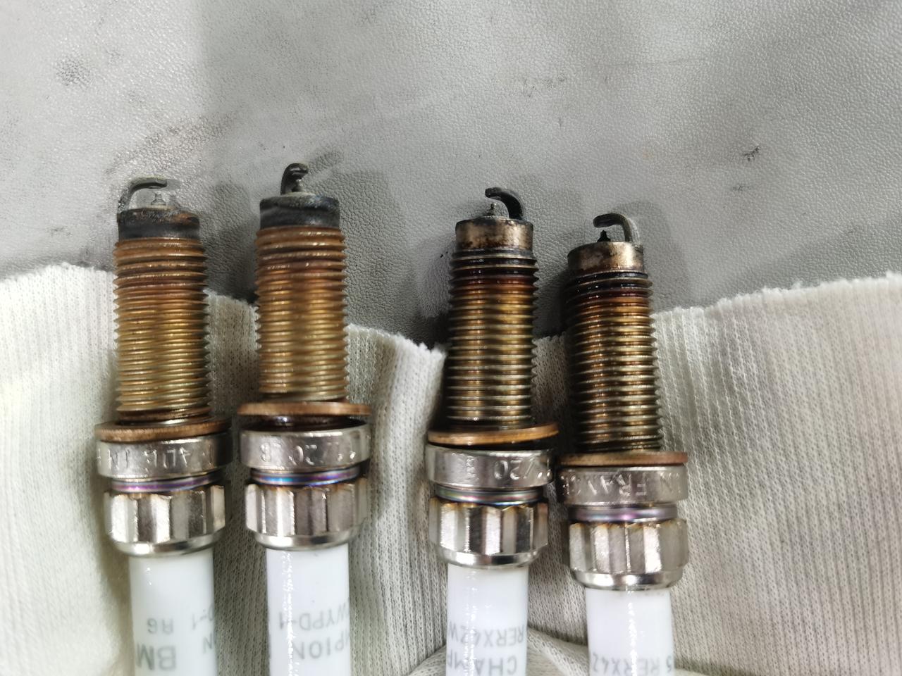 宝马3系 烧了吗？1.6w公里 二保… 烧了吗？ 师傅还是劝说5.75L  我也不执意坚持了…自己前几天测 机油还是所谓