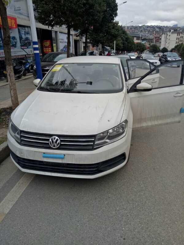 大众朗逸 大家帮帮忙看看这是什么车？低价多少？