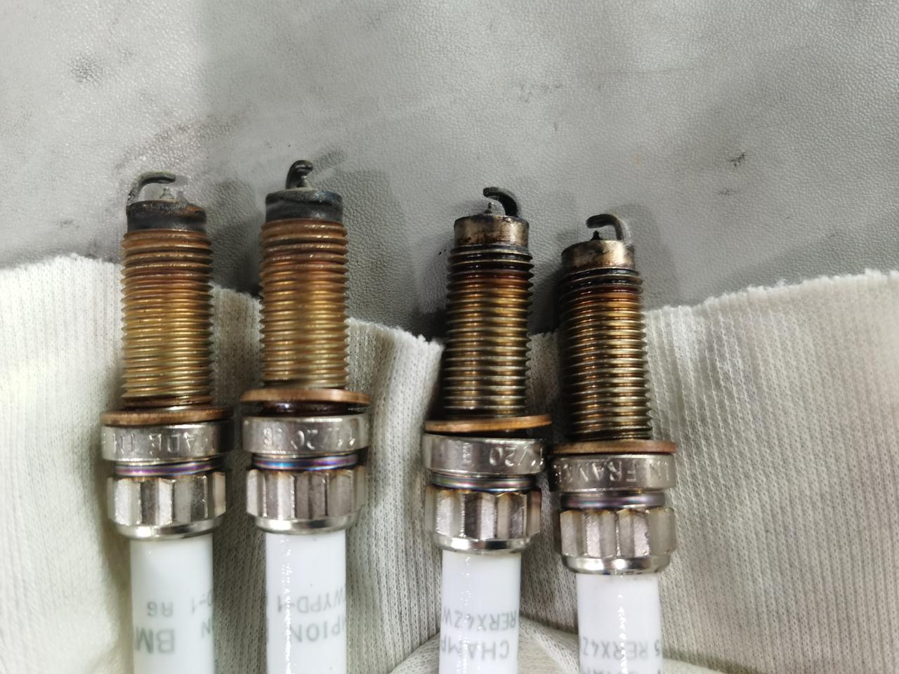 宝马3系 烧了吗？1.6w公里 二保… 烧了吗？ 师傅还是劝说5.75L  我也不执意坚持了…自己前几天测 机油还是所谓