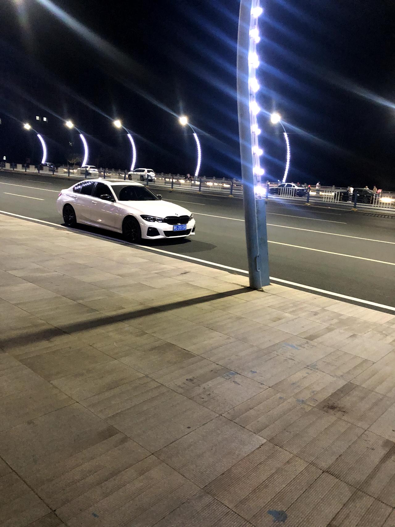宝马3系 各位大佬 你们有贴车衣了不 请问需要贴隐形车衣不 时间久了白色车漆会变黄吗