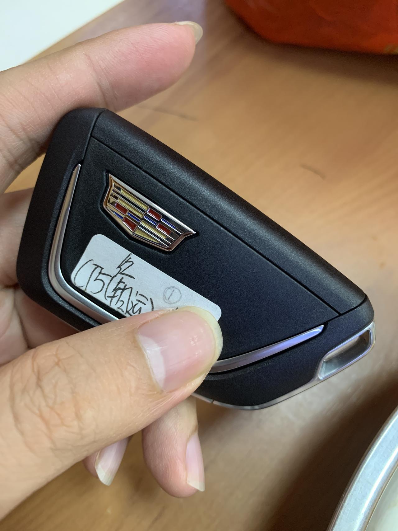 凯迪拉克CT5 顶配mrc感觉没那么神定了顶配铂金版，开了几天算是对车子有初步了解了。各项功能可以说应有尽有了，唯独这个