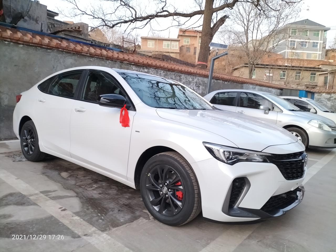 别克威朗 今天刚提的追风版，感觉放音乐只有前排有声音？后排没有？
