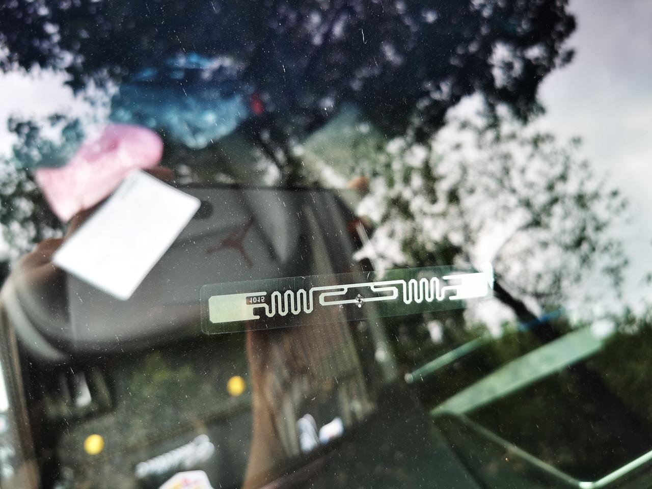 凯迪拉克CT5 谁知道前挡风玻璃上，这个是啥？我问销售，她竟然不知道
