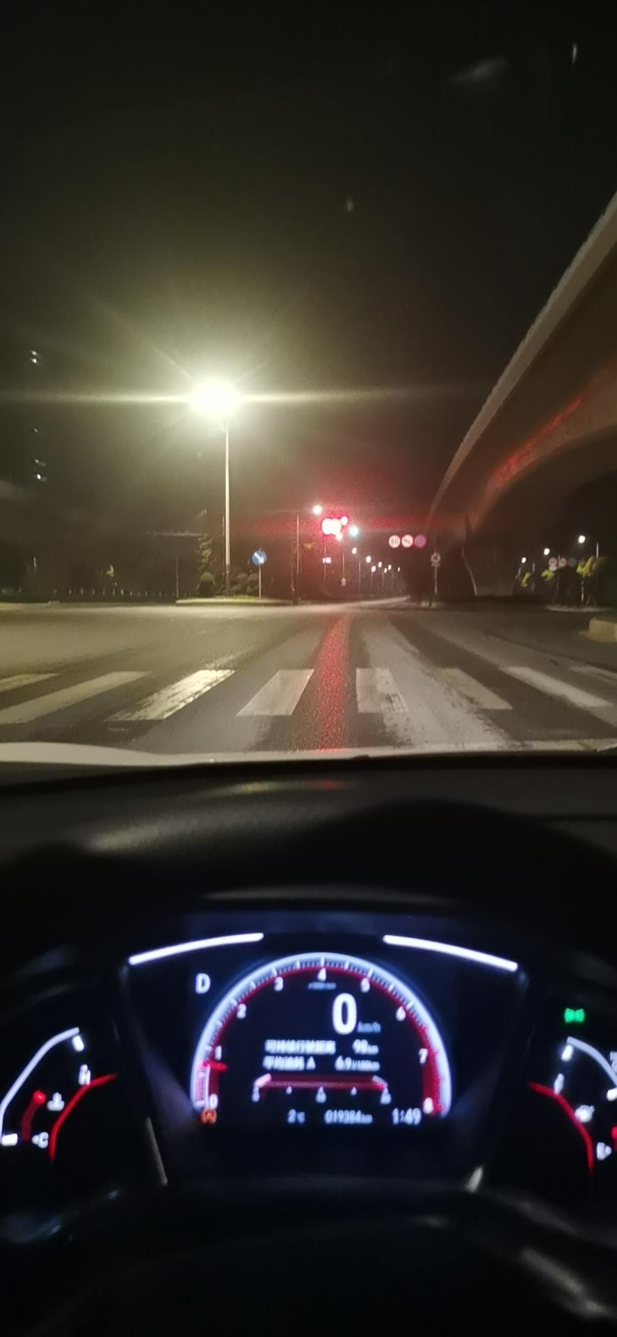 本田思域 冬天开空调，压缩机需要开吗？内循环需要开吗？玻璃两侧晚上容易起雾需要咋弄啊，都是问题