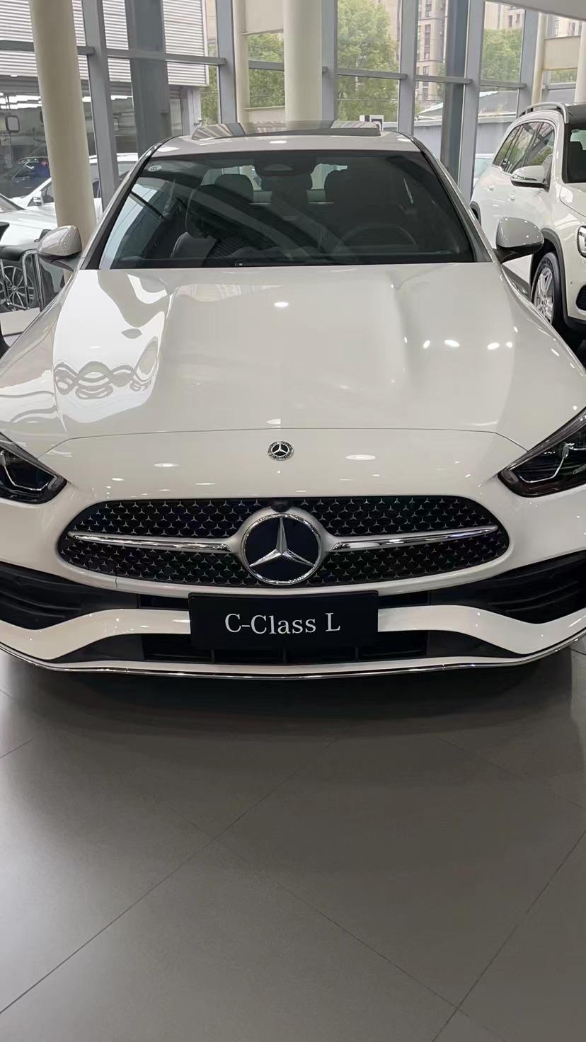 奔驰C级 上海 C200L   裸车优惠4万 购置税25000 保险12000 服务费3000 强加包11800 包贴膜