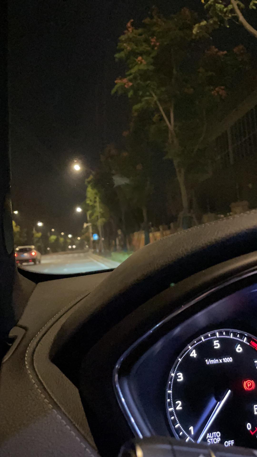 凯迪拉克CT5 有没有大神知道这是啥 酒精风油精牙膏洗衣粉都试过了 擦不掉 在前挡内侧