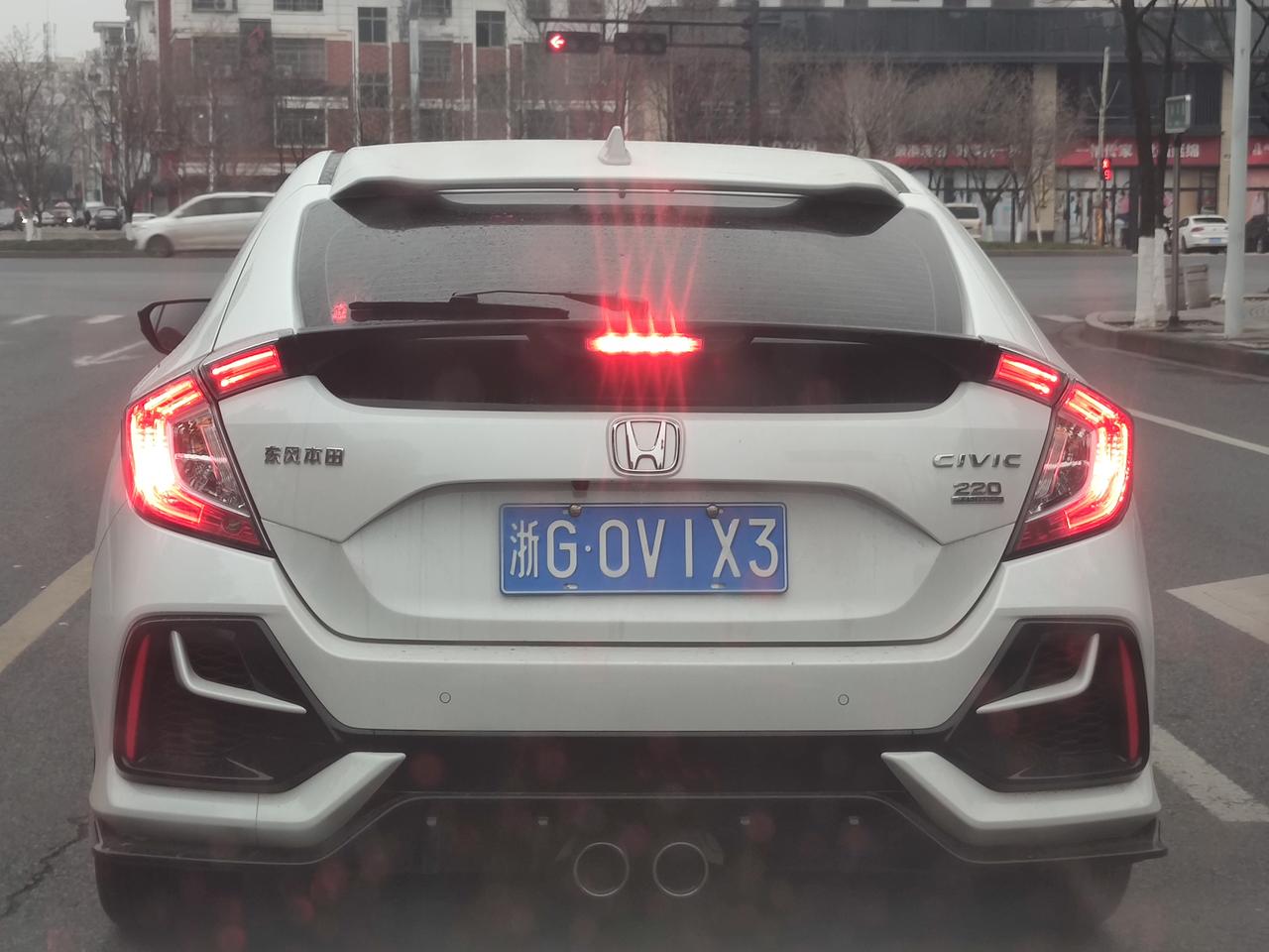 凯迪拉克CT5 2020款顶配和2021款顶配有什么不一样啊？为什么价格相差那么多？