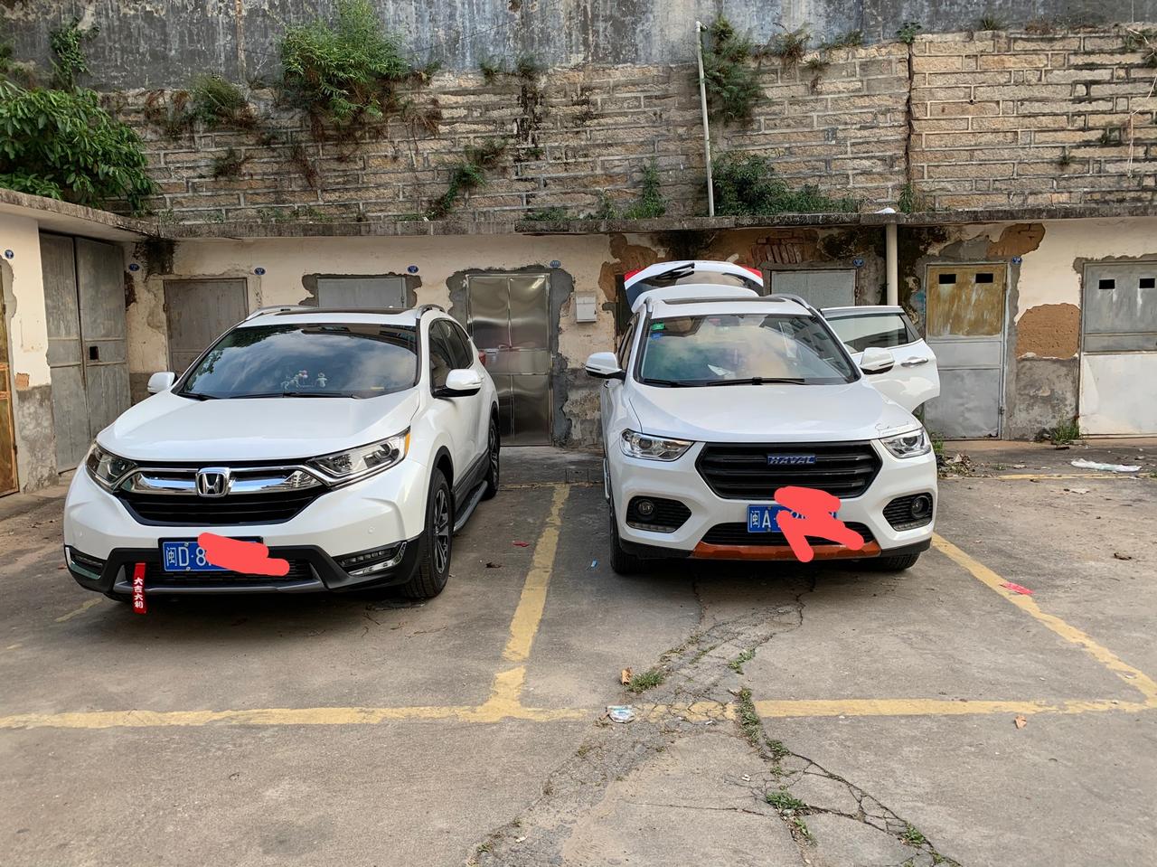 本田CR-V 提车 半个月了 昨晚下班回家 车停车位上挂P档  没熄火 没开空调，想着 歌放首 然后头靠着主驾门！我去 