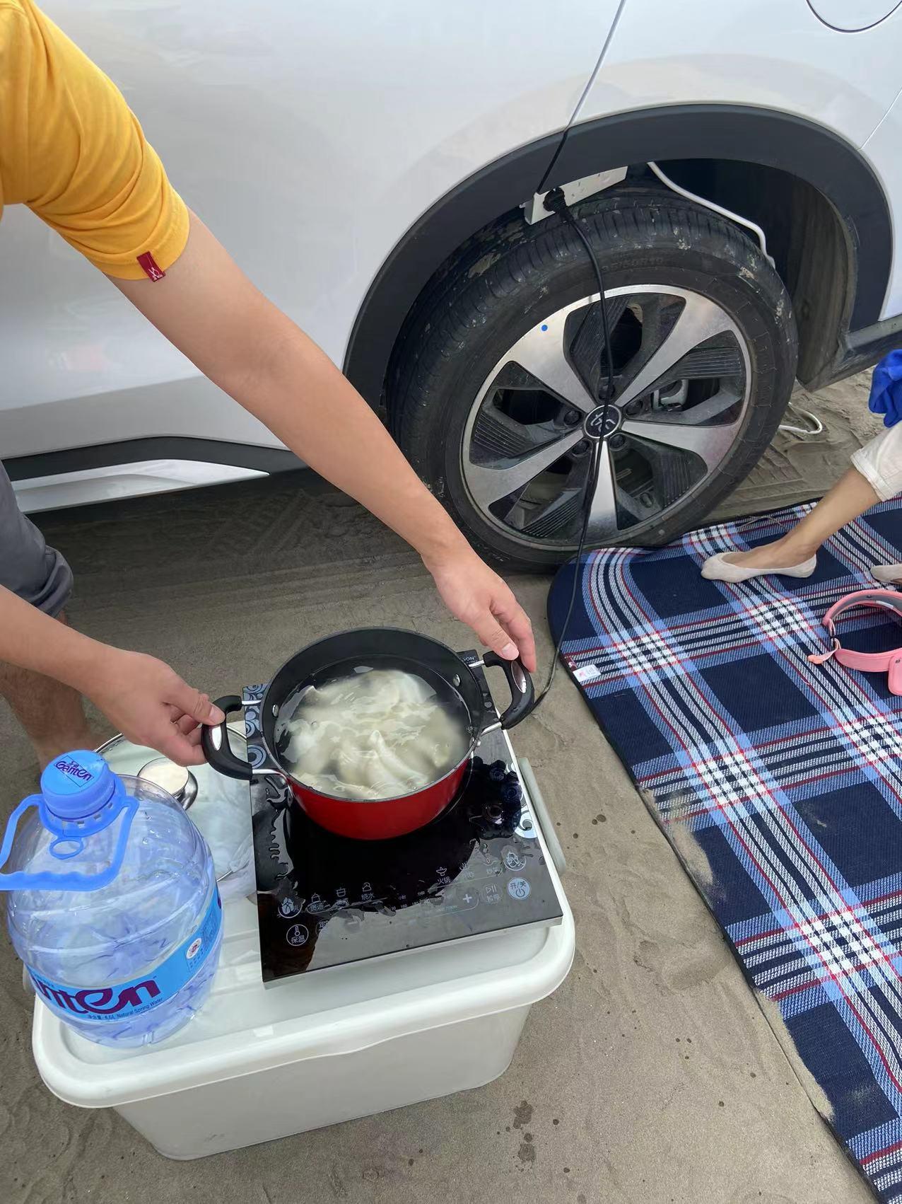 比亚迪宋PLUS DM-i 宋plusdmi有后拖车口吗？去沙地玩，陷车了，找半天没有后拖车口，只能从前面拉，蛋碎啊，关
