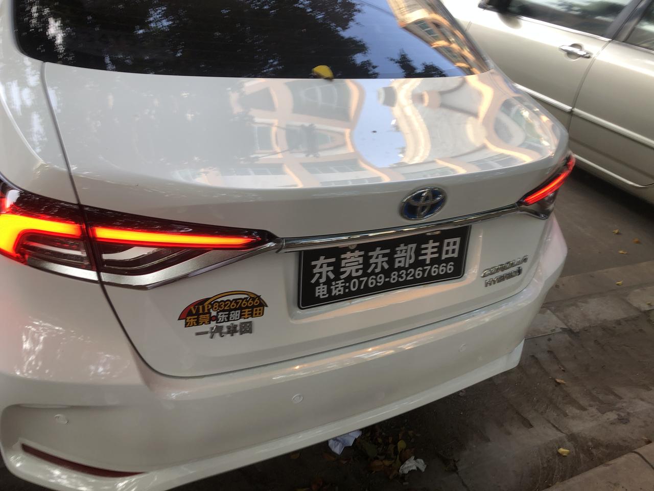 为什么我的2021款卡罗拉尾灯一直亮，大白天也亮，能关吗