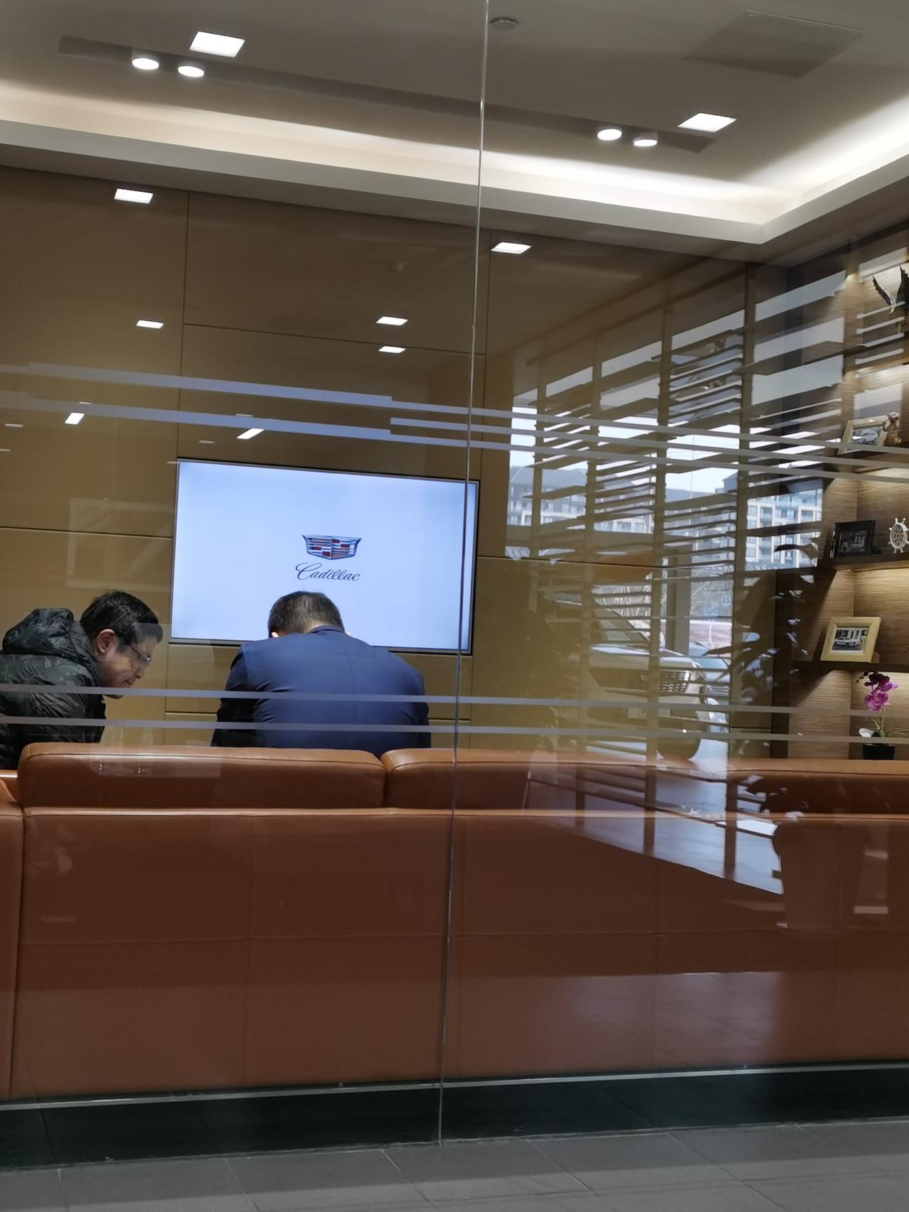 坐标上海，21款凯迪拉克CT5铂金运动版，目前只优惠4万，其余配置优惠6.3万！只想问一下顶配优惠一直这么坚挺吗？有没有