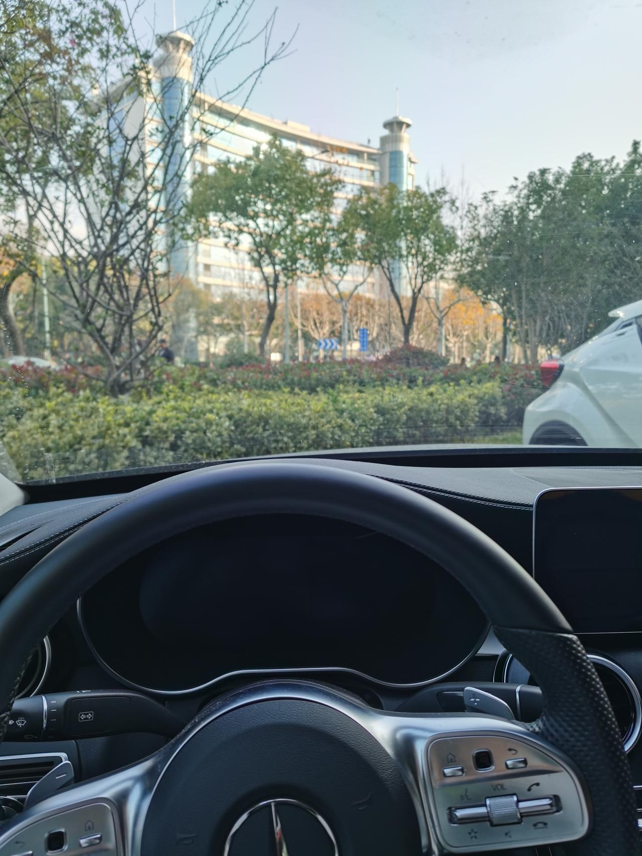 20款奔驰C级，马上20000km了，问下圈里的各位都多少钱做的二保？4S还是外面的保养店呢