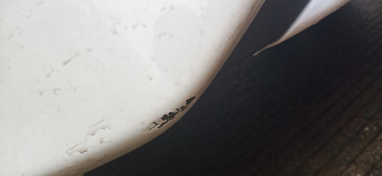 日产轩逸 我的妈啊。提车半个月碰到楼梯口刮了前面一点。要不要修？？有大佬指导下吗