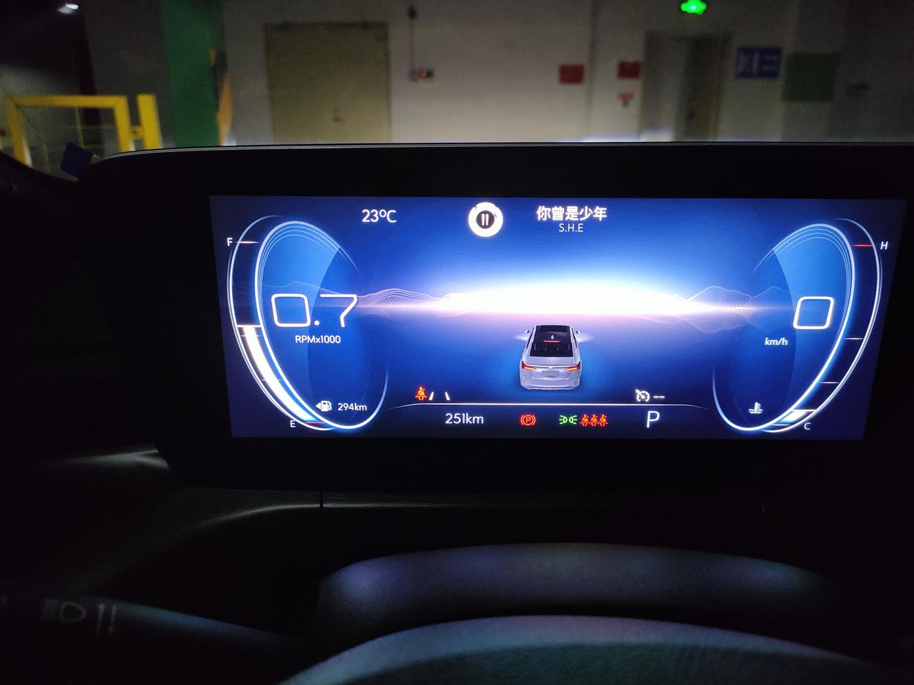 别克威朗 音乐怎么不显示歌词啊