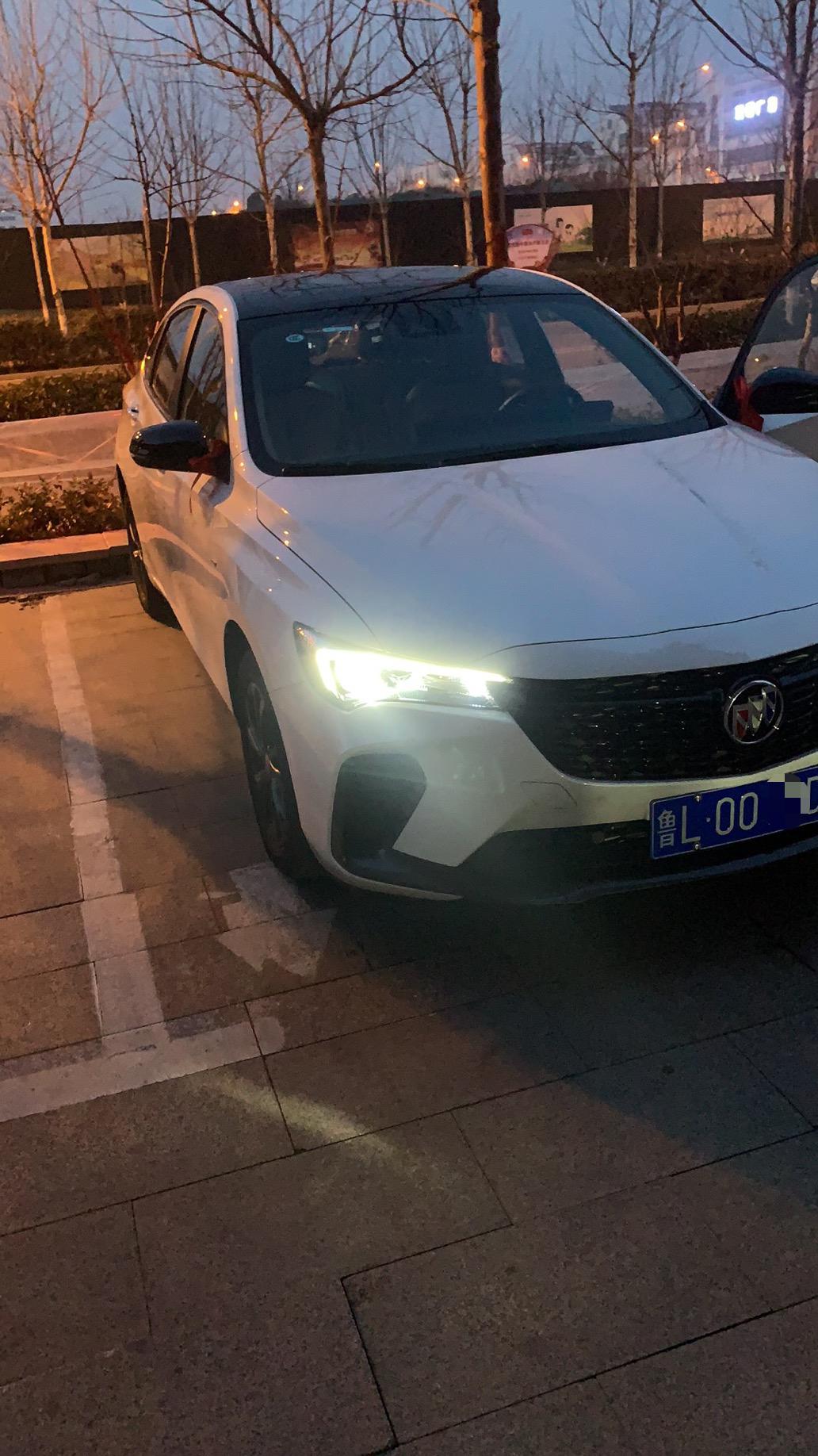 别克威朗 刚提车一个月，不知道是因为冬天还是什么，刚起步的时候一档挂不上二档，速度也到了，转速也到了，就是不换挡，再踩油