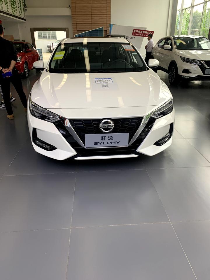 南京2021款轩逸珍珠白悦享版，分期免息落地13.9送10次保养（免工时费），脚垫，头枕，膜，灭火器，挡泥板，倒车雷达，