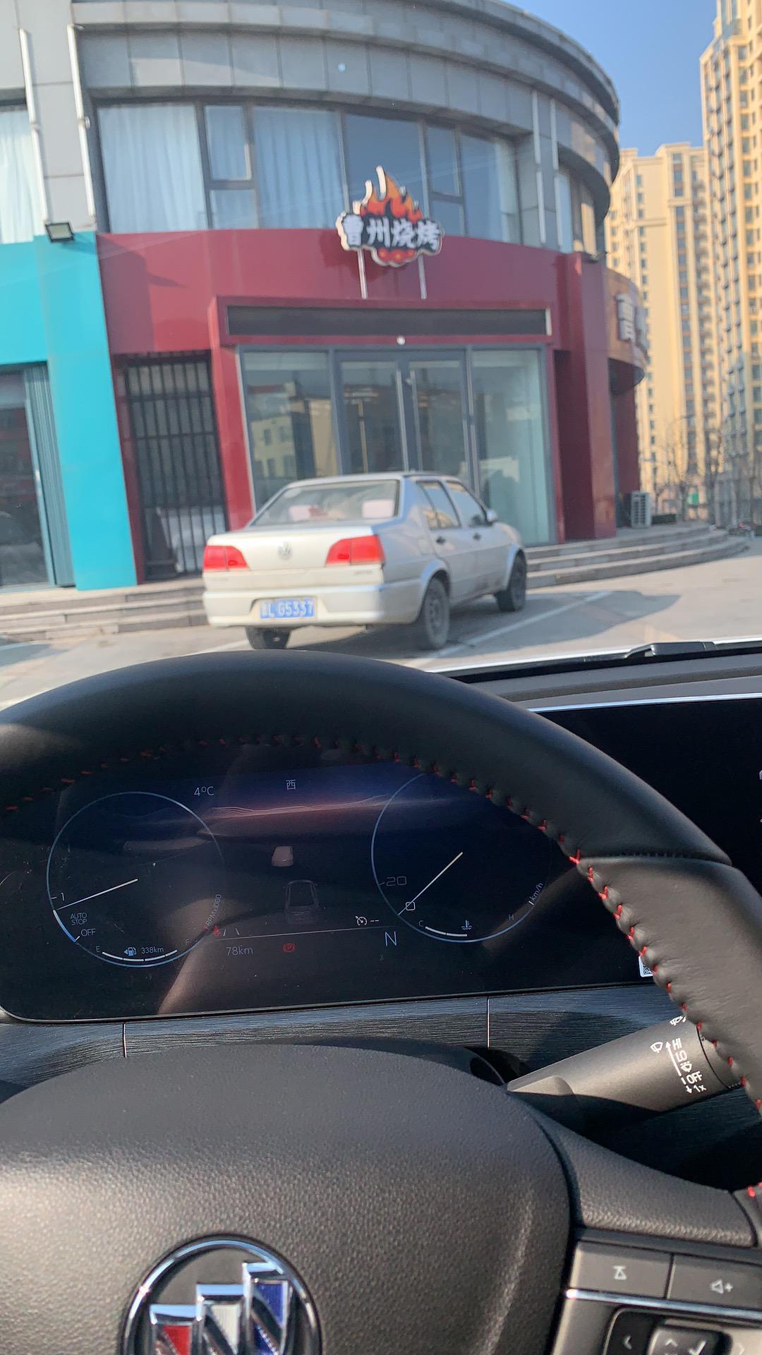别克威朗 刚提车一个月，不知道是因为冬天还是什么，刚起步的时候一档挂不上二档，速度也到了，转速也到了，就是不换挡，再踩油