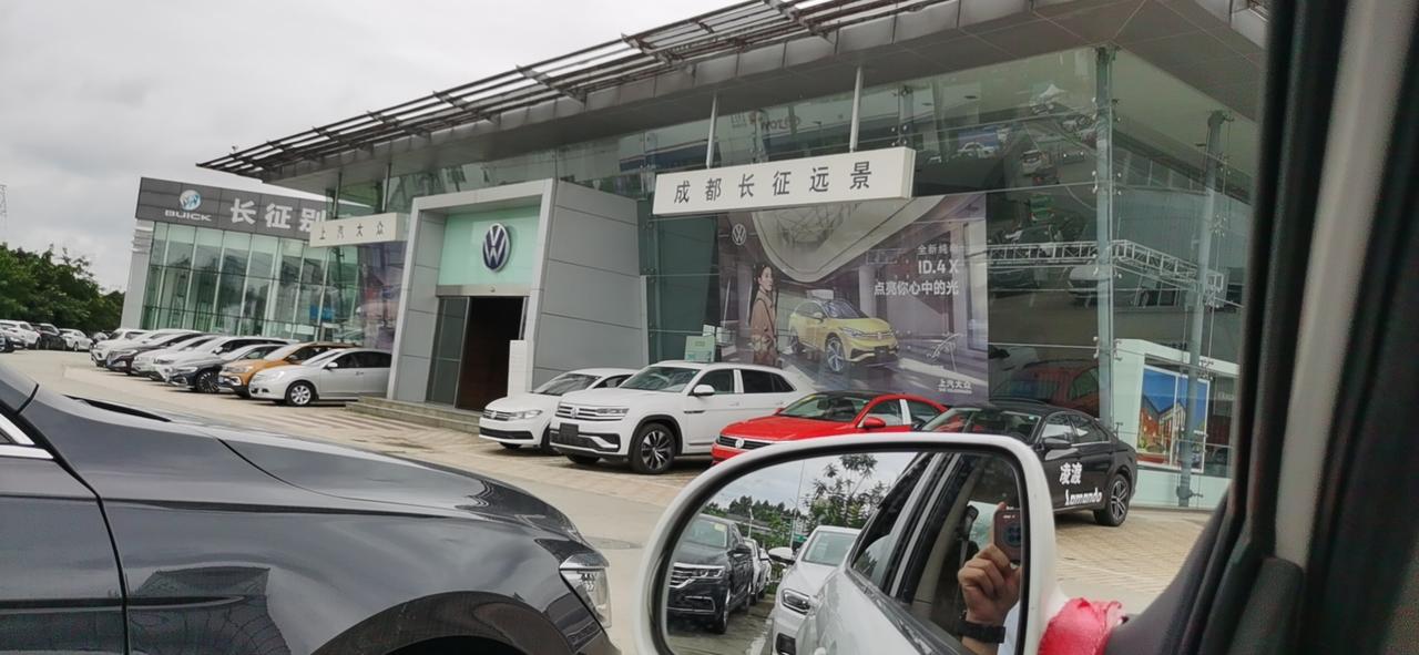 兄弟们，我想问一下，地址 成都目前途观L 越享版 贷款 落地多少钱合适，两年免息