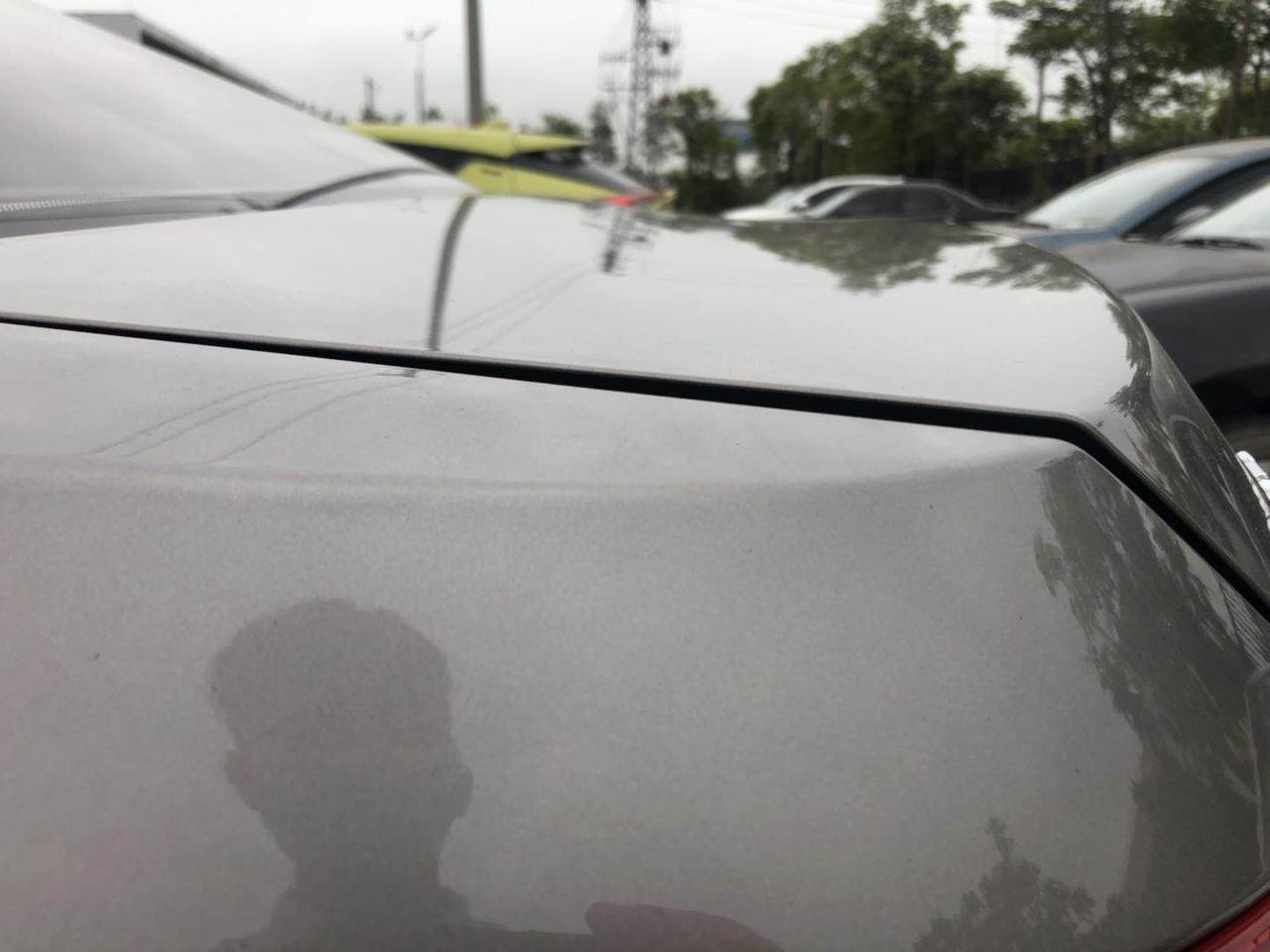 丰田卡罗拉 后尾箱关起来的时候难关，而且关起来高了，是链条的问题吗？