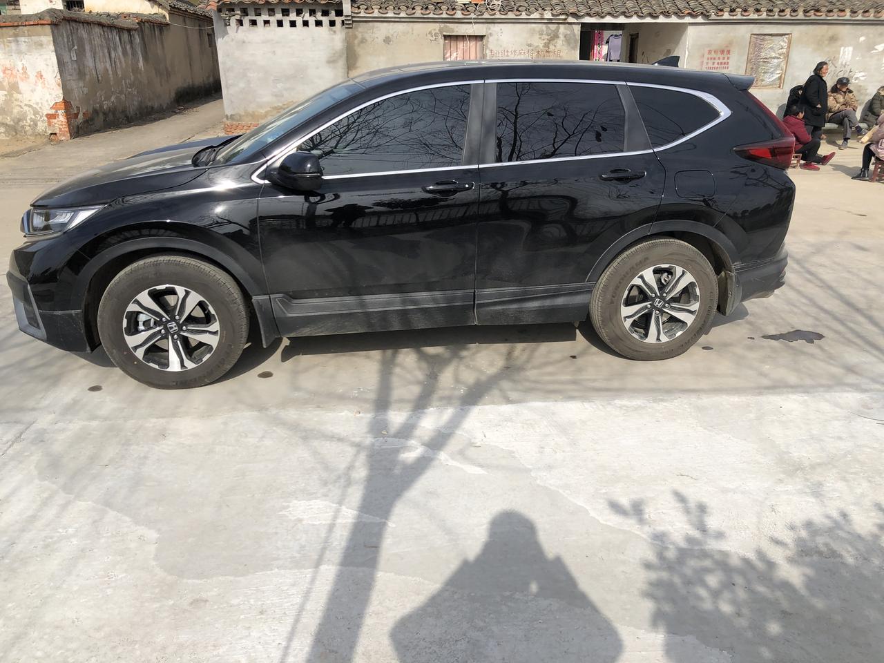 本田CR-V 车子轮胎前后，排气管怎么都在滴水？有知道是怎么回事吗？