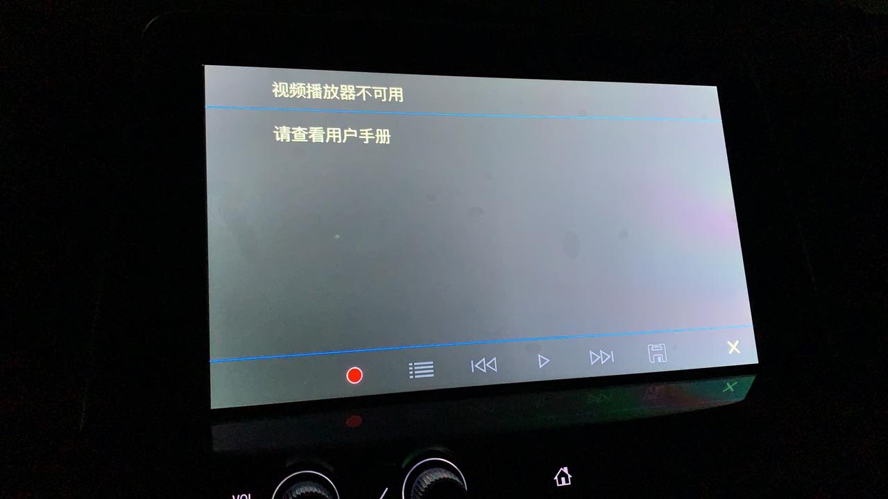 凯迪拉克CT5 老哥们，顶配的行车记录仪，卡格式化插进去后一直显示这个，要怎么解决呀？
