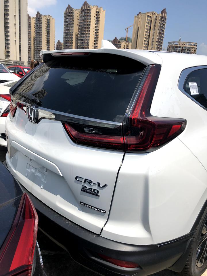 本田CR-V 我的白色黑爵士提车3个月了，全方面感受还可以、如油耗 舒适 外观 安全配置方面还有性价比都还可以！这些方面