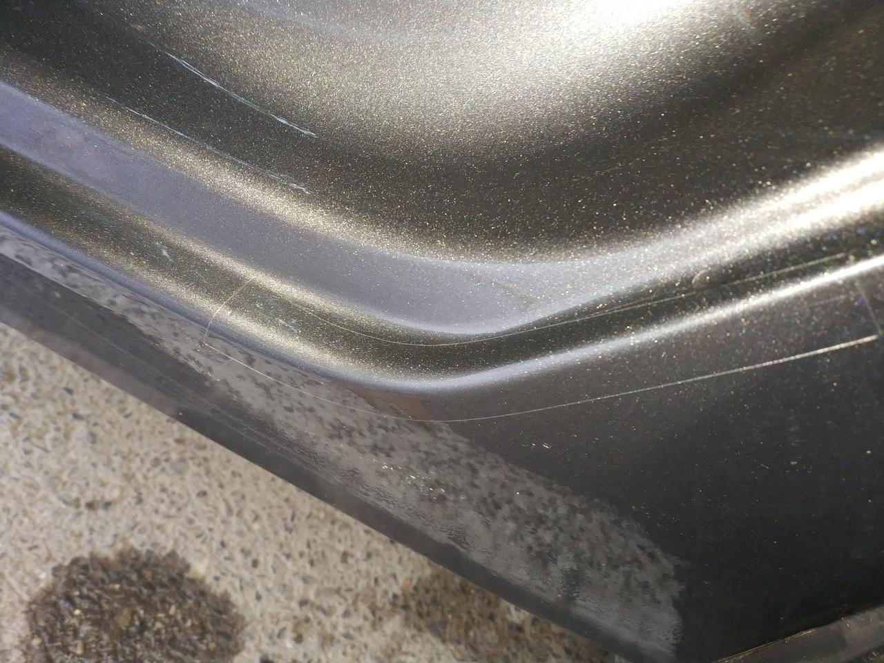 日产轩逸 6月底提的新车，才跑了2000公里，今天偶然间发现左后车门处有块整齐的切割长方块，想问问各位大家的车都有吗，正