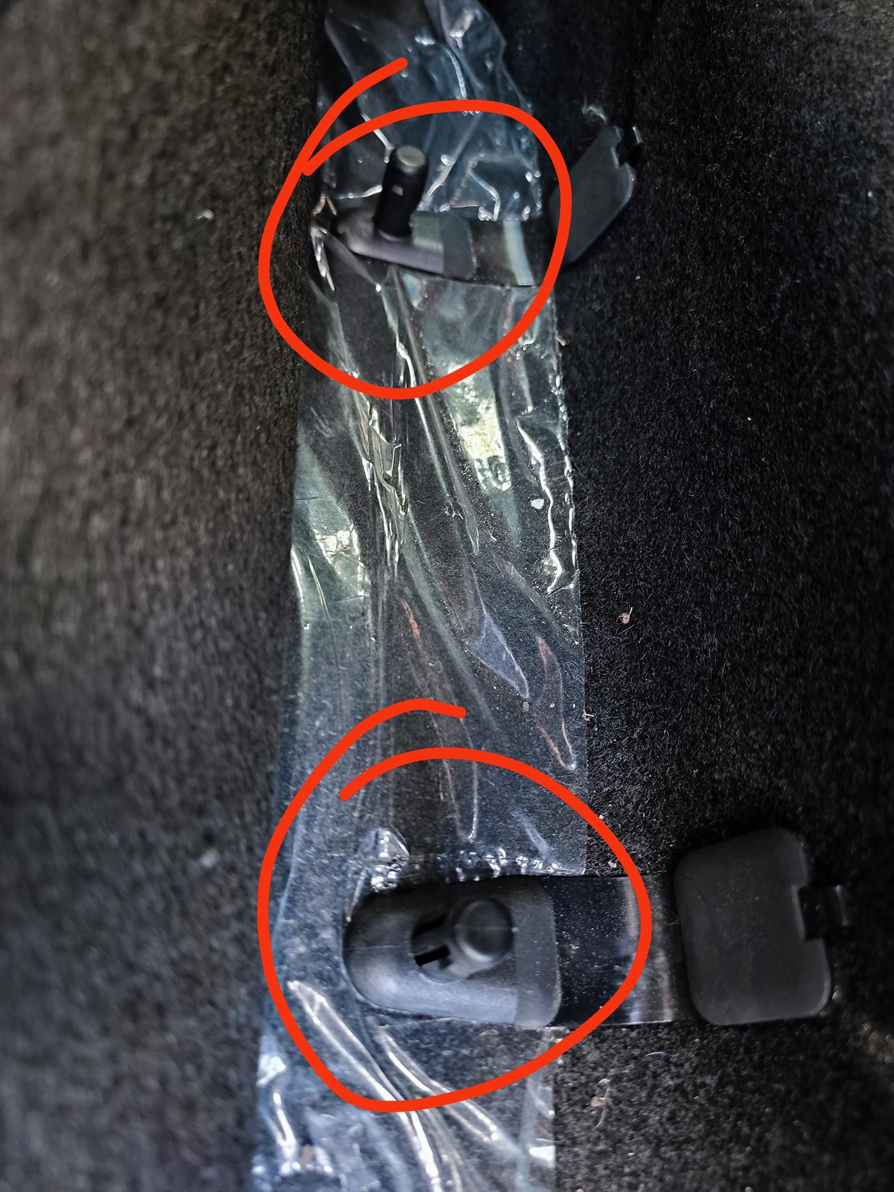 东风EV新能源EX1 主驾驶座椅下边这两个柱子是干什么的？