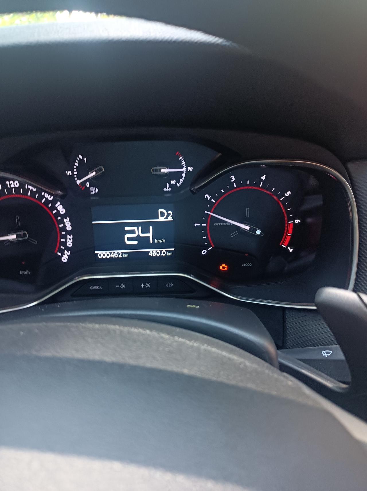 雪铁龙C6 6.13提车，6.24号发动机故障灯亮，售后查故障码，就消失了，也没说出原因，哪位大神帮忙解释一下？