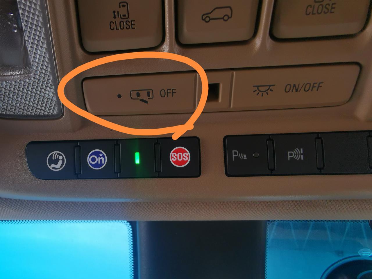 别克GL8 图1这个按键是干嘛的？图2这里是无线充电的吗？2021款3799那款 刚拿到手 好多不懂