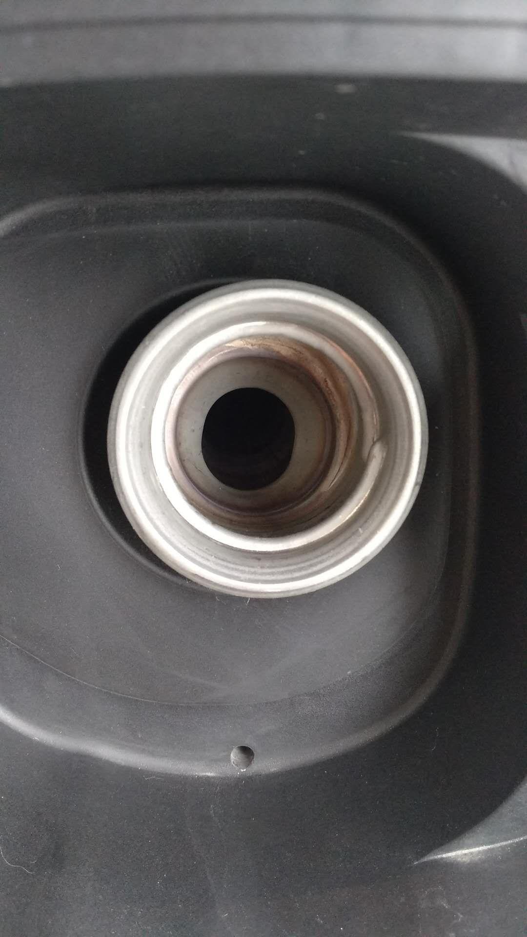 凯迪拉克XT5两驱豪华新车油箱加注口都是这样的吗
