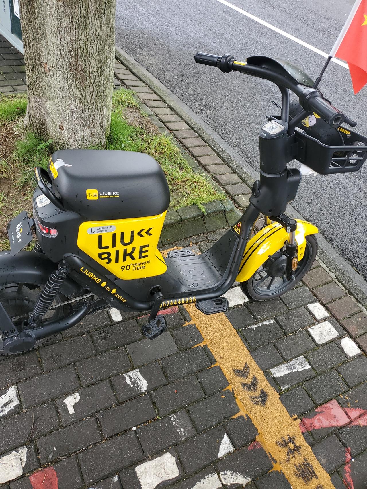 宝马6系GT 大旅提示9200首保，开了刚好7个月9700不到，去4s店被推荐了17888套餐 。3年延保 6年无限次高
