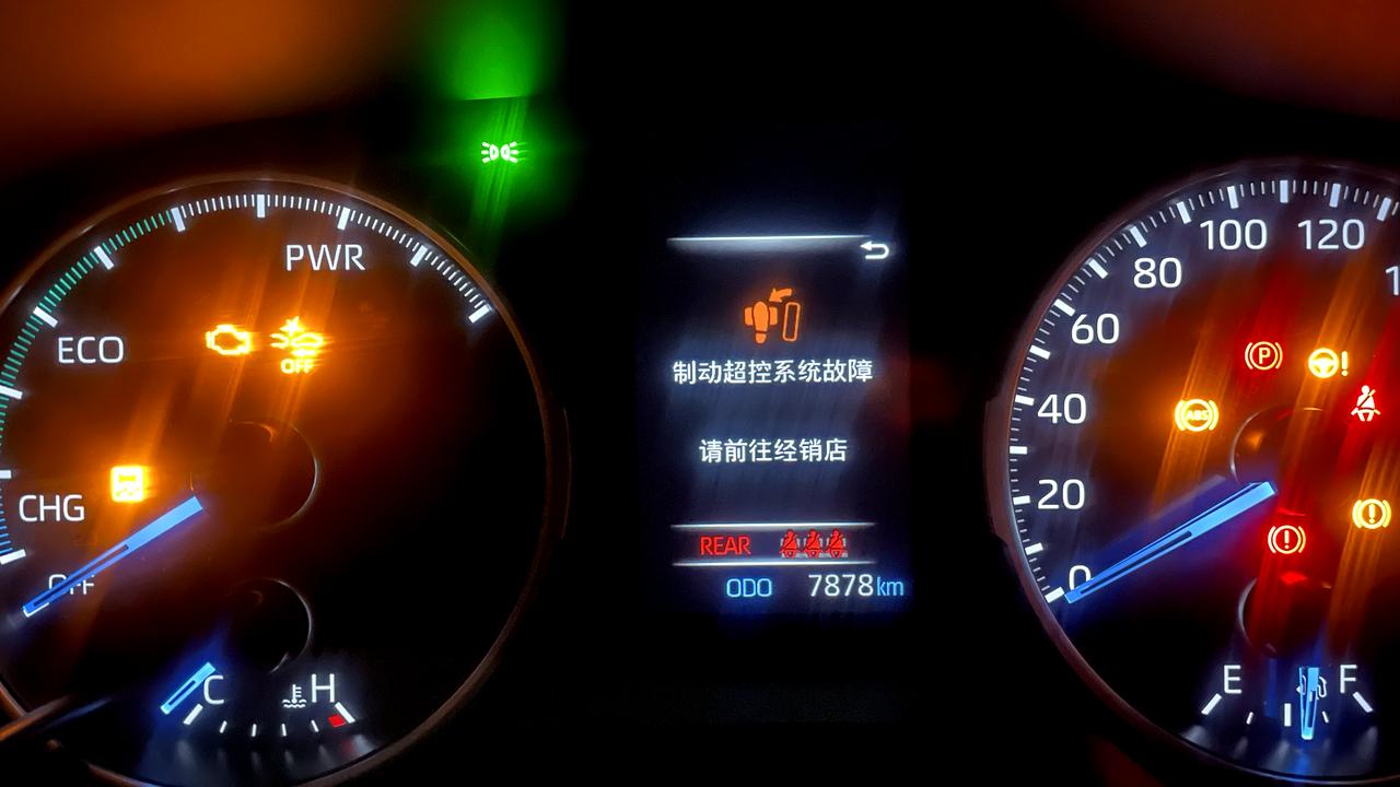 我的威兰达双擎两驱，购车半年，跑了7000多公里。这周出门5天停在地下停车场，今天上车就不能启动了，车灯、内饰灯都会亮但