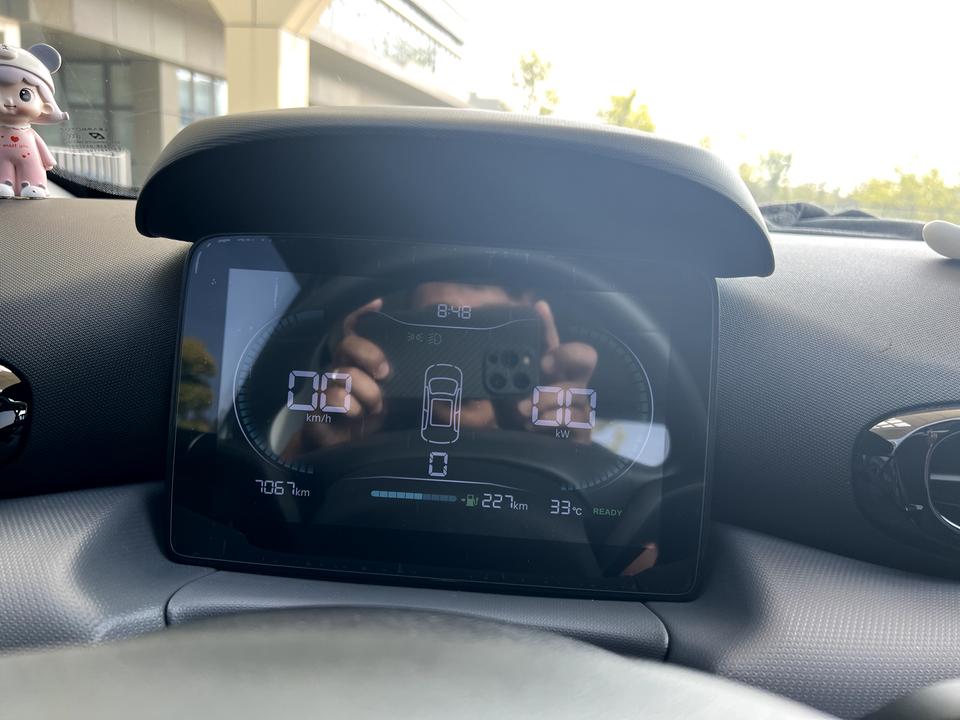 零跑零跑T03 各位车友，你们的车路过稍微有点树荫的地方自动大灯就会开启吗？？？