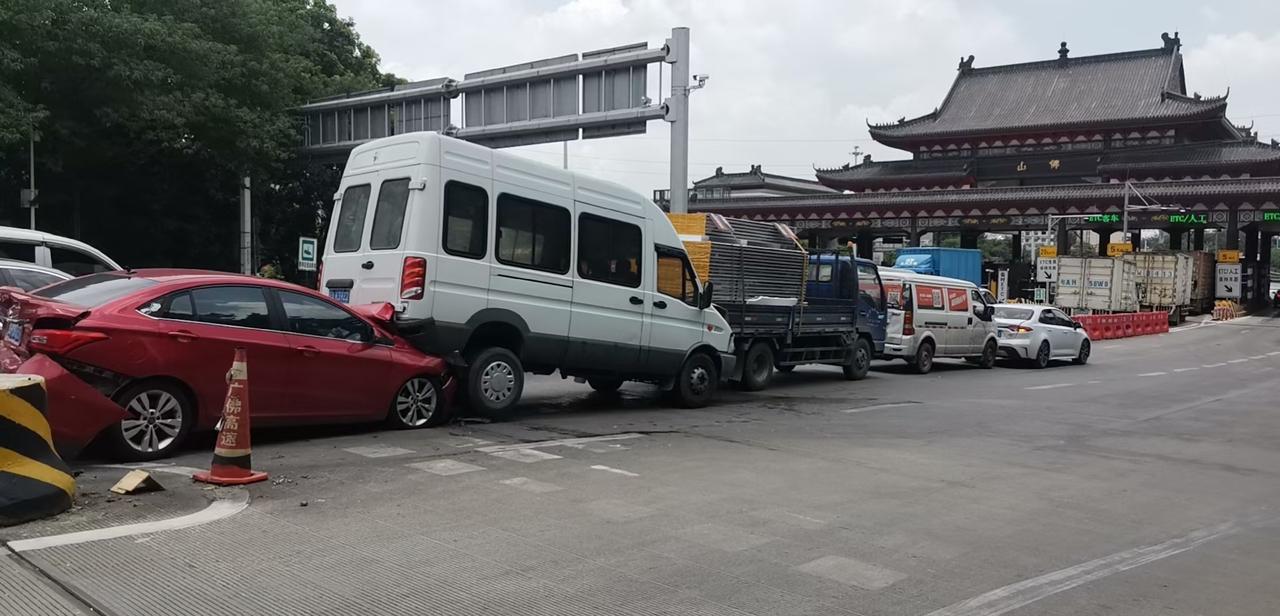 奇瑞艾瑞泽5 红色17款的艾5 怎么改装好看