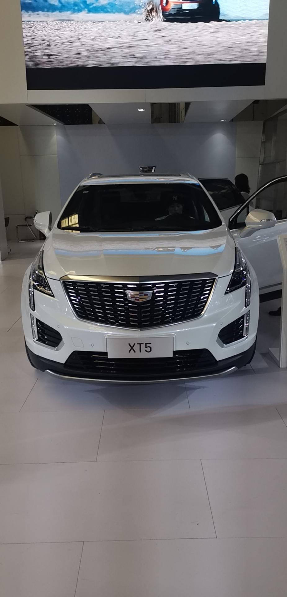 凯迪拉克XT5 2020改款  四驱技术  全款裸车27万贵不贵？
