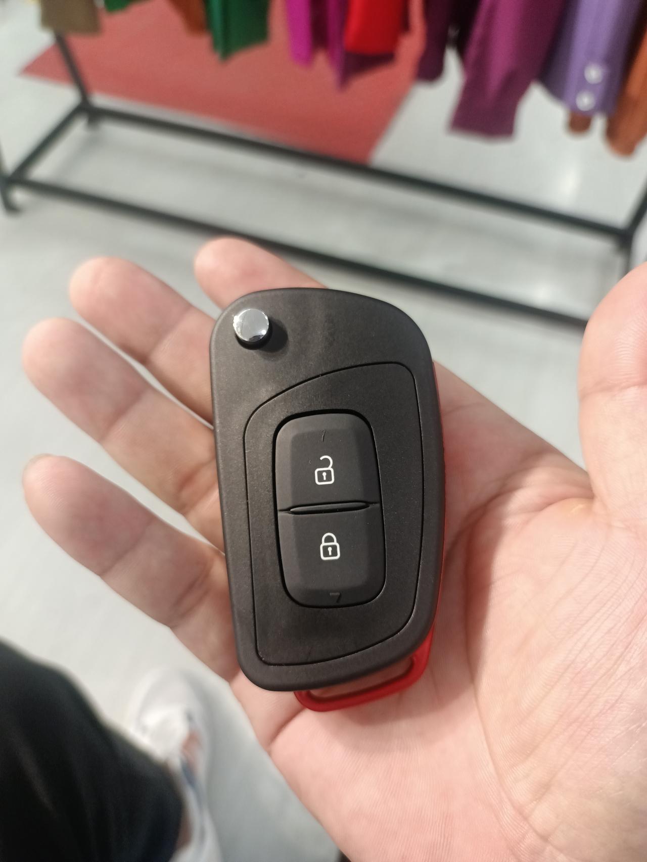 东风EV新能源EX1 请问东风商城里的钥匙壳应该买哪个型号钥匙包！原车钥匙不太好看！攒了三个月积分换了一个钥匙壳！