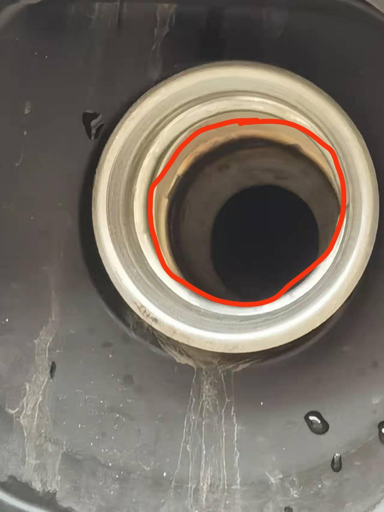凯迪拉克XT5两驱豪华新车油箱加注口都是这样的吗