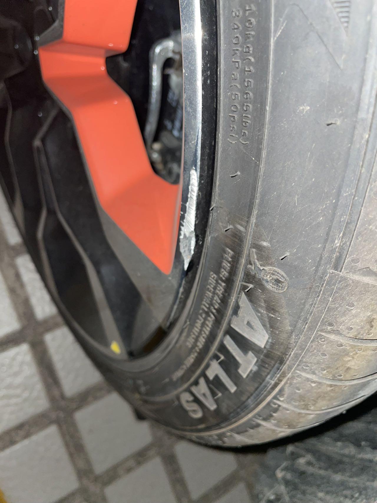 领克06 各位车主 轮毂划成这样有没有必要修复啊