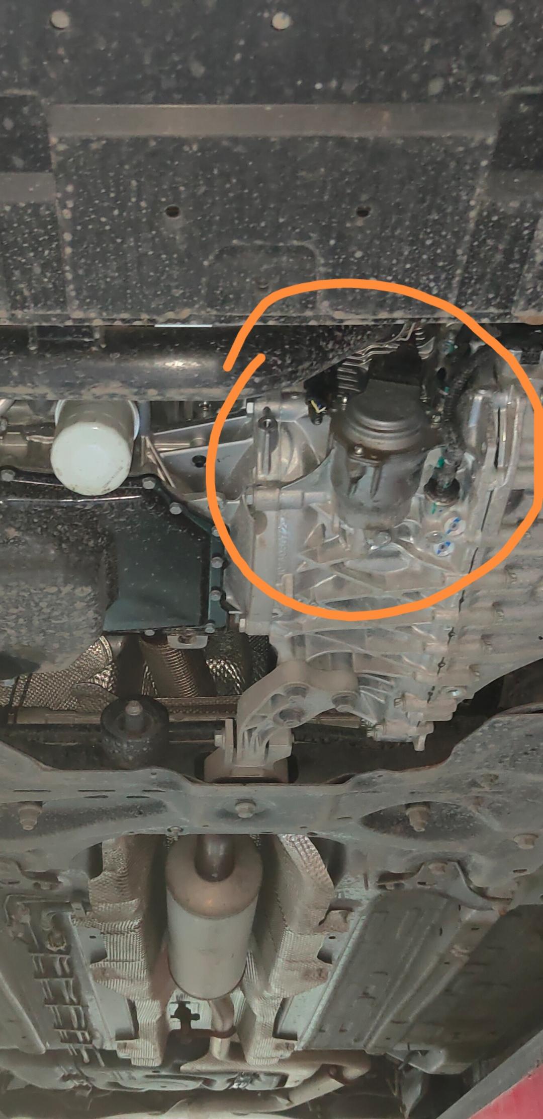 东风风神奕炫MAX 我这变速箱是不是漏油了呀！