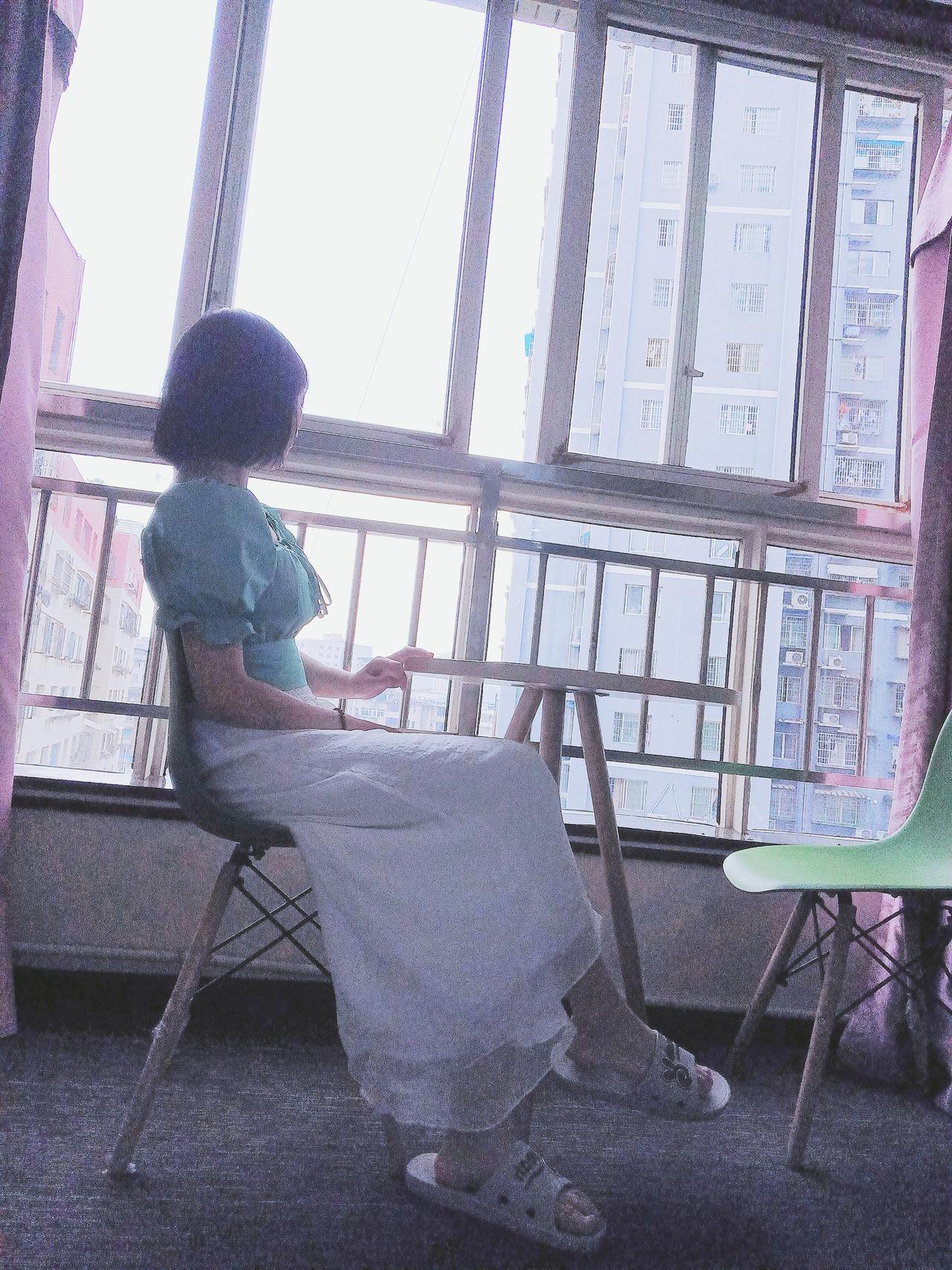 领克06 23款顶配绿色，全款落地144500，送脚垫，贴膜，行车记录仪内存卡，保养一次， 200油卡，当天可提车