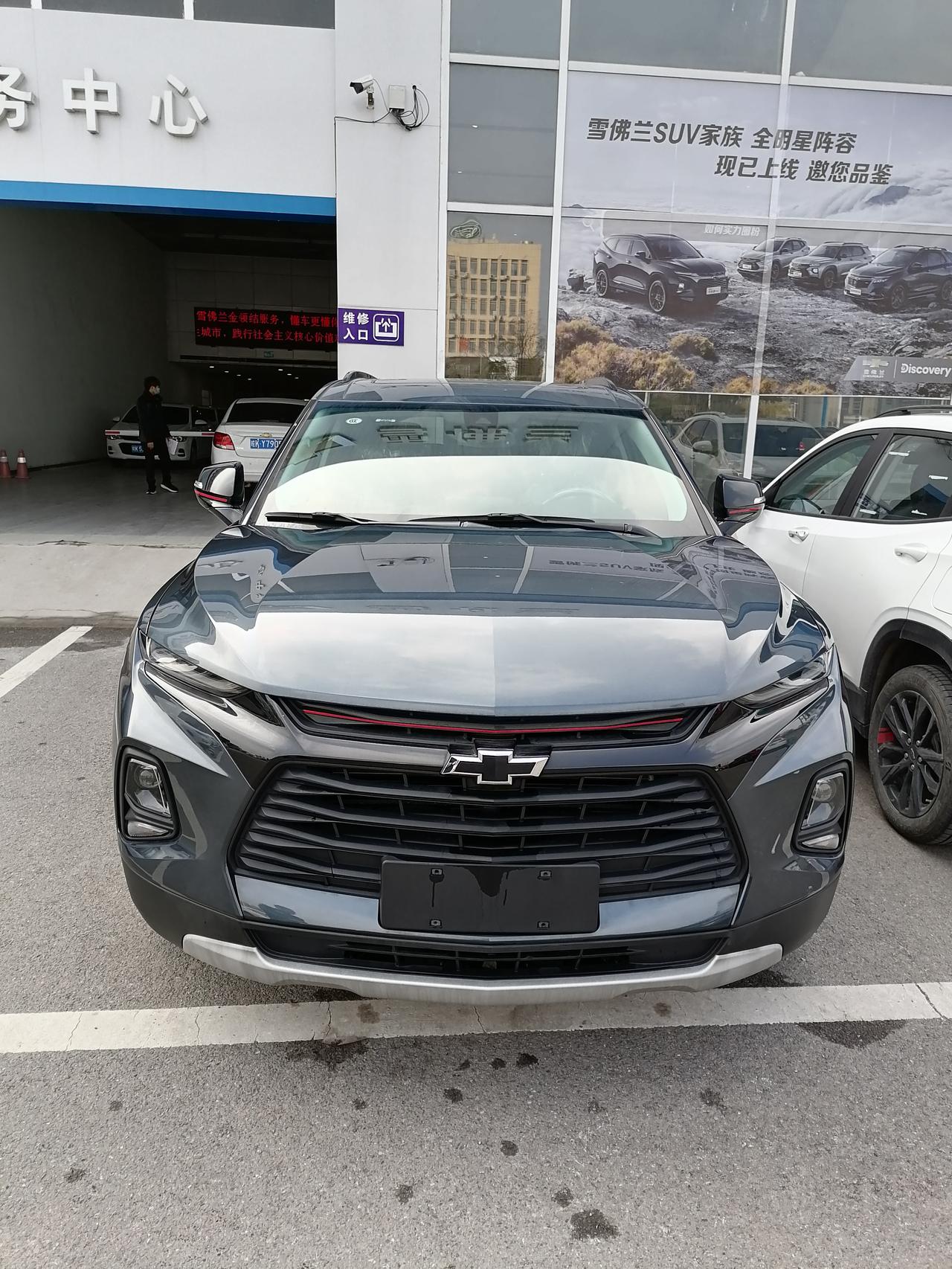请问大家开拓者Redline 650T 7座 霆版   外后视镜自动防眩目  为什么驾驶位左侧有这功能  右侧没有  大
