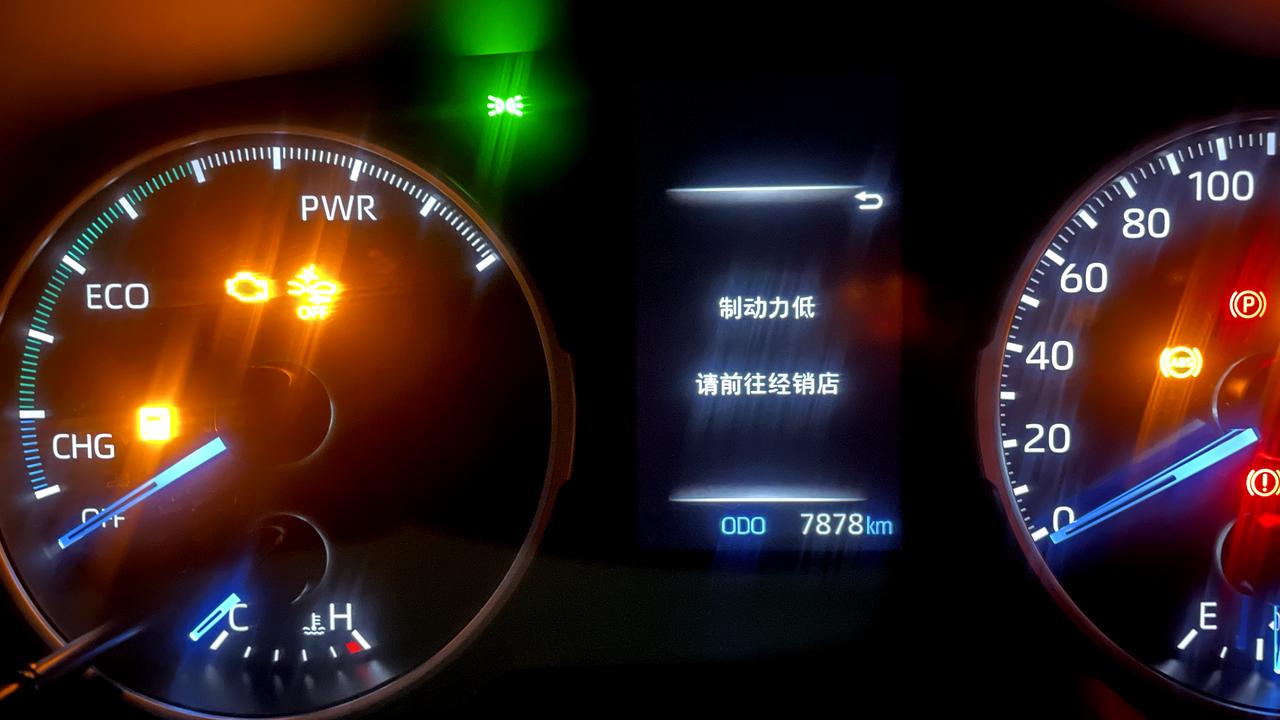 我的威兰达双擎两驱，购车半年，跑了7000多公里。这周出门5天停在地下停车场，今天上车就不能启动了，车灯、内饰灯都会亮但