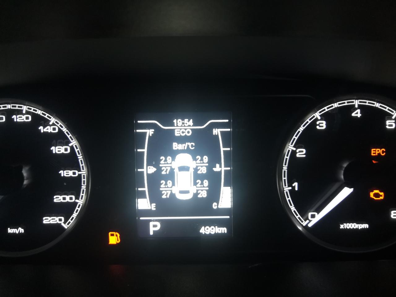 奇瑞艾瑞泽5 艾瑞泽 5pro自动，2021年5月提车，开了五百公里，每次开车，发动机都特别热，带着旁边的电瓶也特别热，