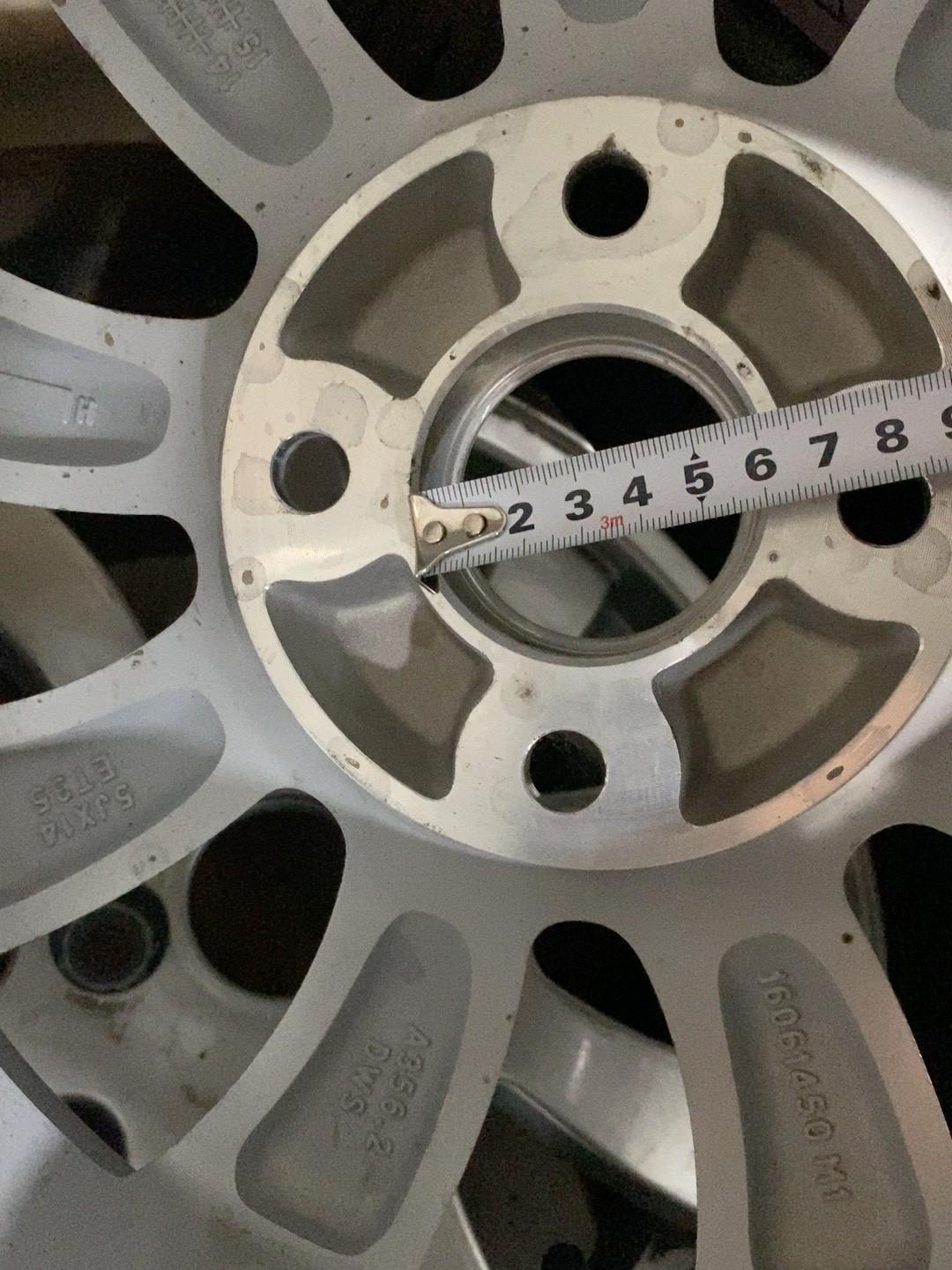 东风EV新能源EX1 各位更换过轮毂的帮忙看一下这个轮毂适用吗？这个是东风er30的14寸轮毂，如果适用，我就买一套换上